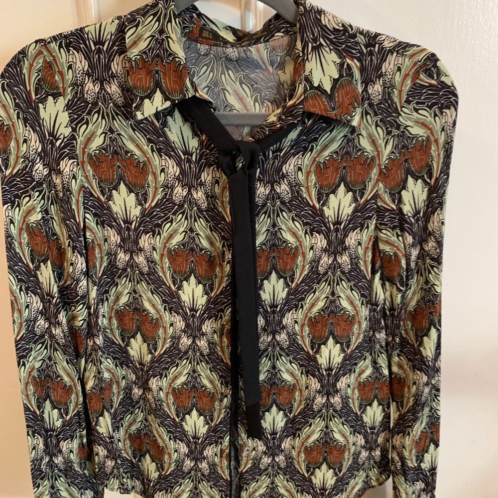 Zara blouse with tie, multi color. Small